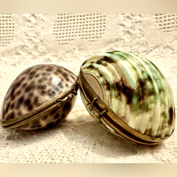 2 Vtg 70’s Natural Shell Trinket Boxes Rosary Holder Turbo Shell & Tiger Cowrie - Picture 2 of 14